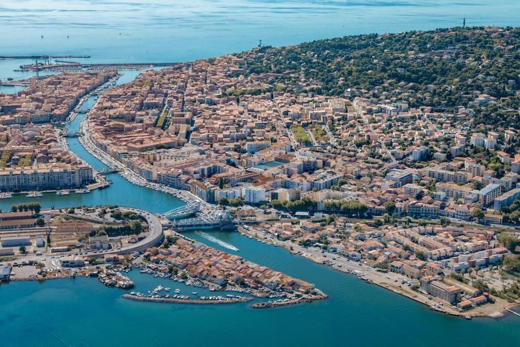 Le Calme A Deux Pas Du Port De Sete Apartman Kültér fotó